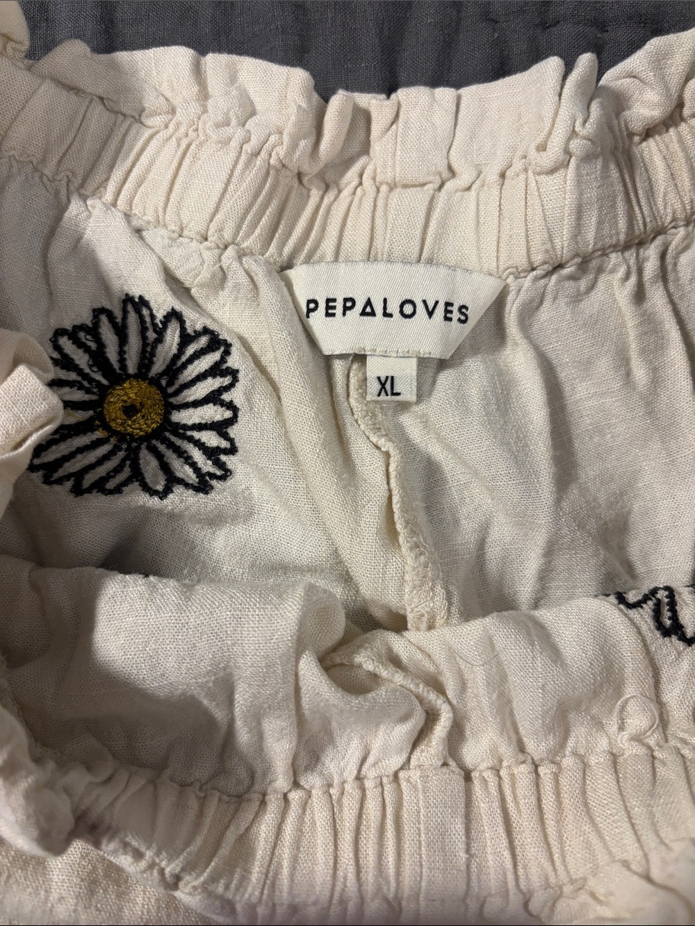Pepaloves (Anthropologie) Cream Daisy Embroidered Women's Shorts - Picture 2 of 2